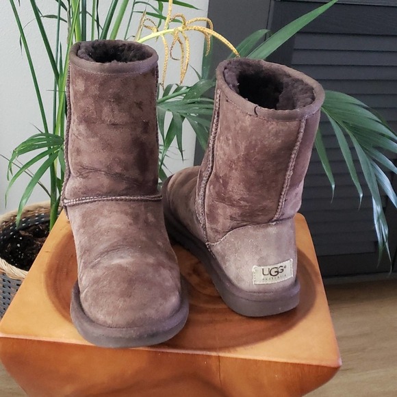 Chocolate UGG Classic Short Boots - Picture 1 of 4